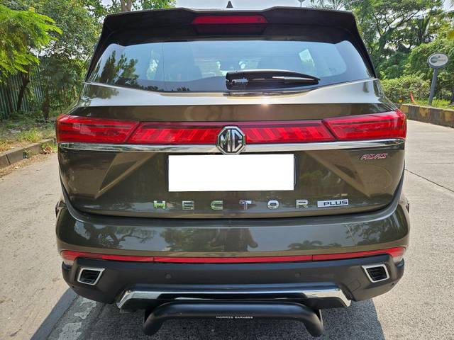 https://images10.gaadi.com/usedcar_image/3662646/original/processed_img2910955__used_car_2910955_1699449663.jpg?imwidth=6402