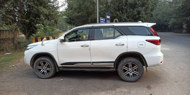 https://images10.gaadi.com/usedcar_image/3662675/original/01__VCC_IMG_1698837158307_1812734_95_1698837888.jpg?imwidth=6402