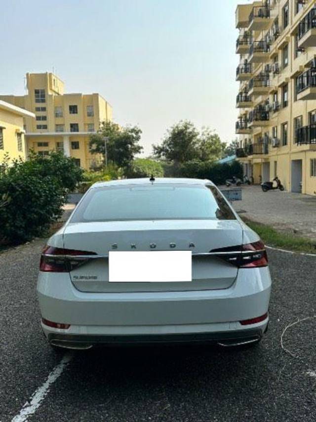 https://images10.gaadi.com/usedcar_image/3662690/original/processed_fff16957-bb5f-4a6a-b320-8b7bda28a2f1.jpeg?imwidth=6401