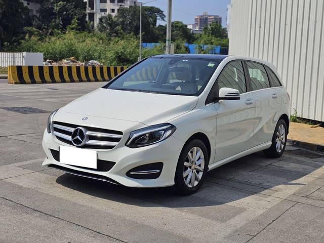 https://images10.gaadi.com/usedcar_image/3662701/original/processed_img2910988__used_car_2910988_1699450682.jpg?imwidth=6402