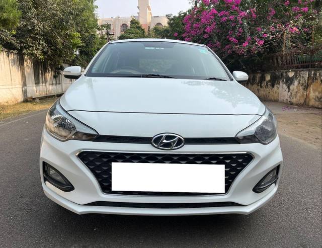 https://images10.gaadi.com/usedcar_image/3662810/original/processed_img2911024__used_car_2911024_1699524400.jpg?imwidth=6400