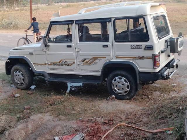 https://images10.gaadi.com/usedcar_image/3662885/original/processed_100d09ff-209d-43b8-96f8-1ad7e609f35f.jpg?imwidth=6401