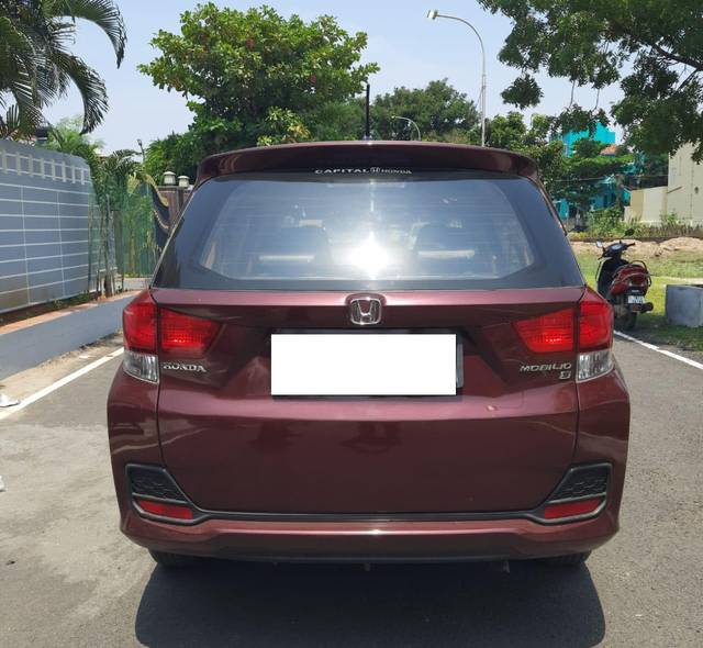 https://images10.gaadi.com/usedcar_image/3663421/original/processed_img2911176__used_car_2911176_1699509332.jpg?imwidth=6402