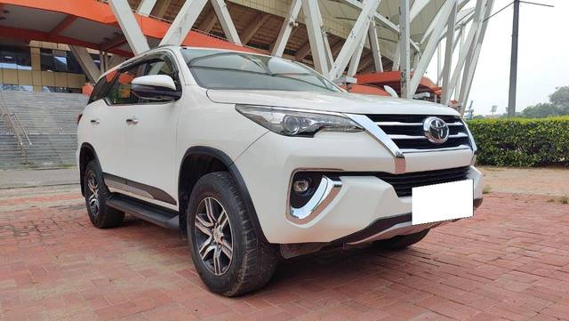 https://images10.gaadi.com/usedcar_image/3663484/original/processed_img2911204__usedcar_whatsappimage2023_10_07at123313pm_1_copy_78131699510996_1699511085.jpeg?imwidth=6400