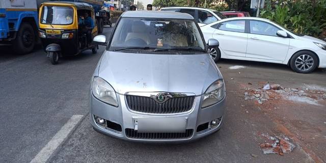 https://images10.gaadi.com/usedcar_image/3663488/original/02__VCC_1812809_94_1698902757.jpg?imwidth=6400