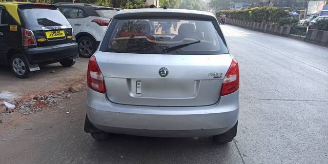 https://images10.gaadi.com/usedcar_image/3663488/original/02__VCC_1812809_96_1698903002.jpg?imwidth=6402