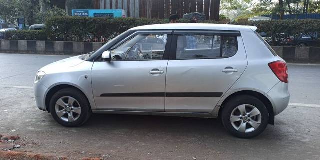 https://images10.gaadi.com/usedcar_image/3663488/original/02__VCC_IMG_1698899808134_1812809_95_1698900432.jpg?imwidth=6401