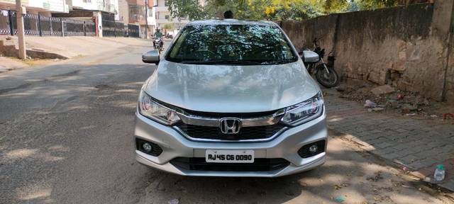 https://images10.gaadi.com/usedcar_image/3663497/original/02__VCC_IMG_1698903612727_1812824_94_1698903694.jpg?imwidth=6400