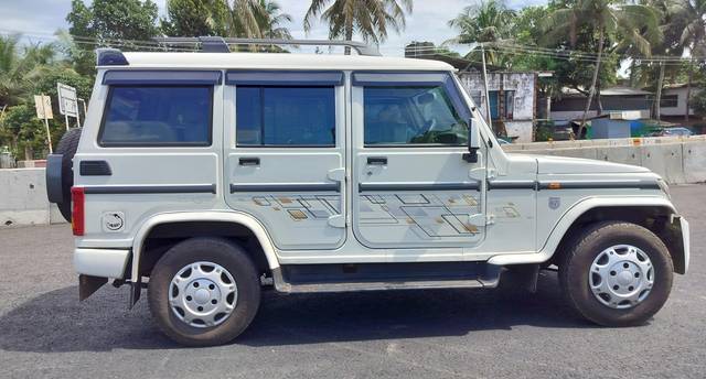 https://images10.gaadi.com/usedcar_image/3663550/original/593382__right_side_view-20231109122256.jpeg?imwidth=6400