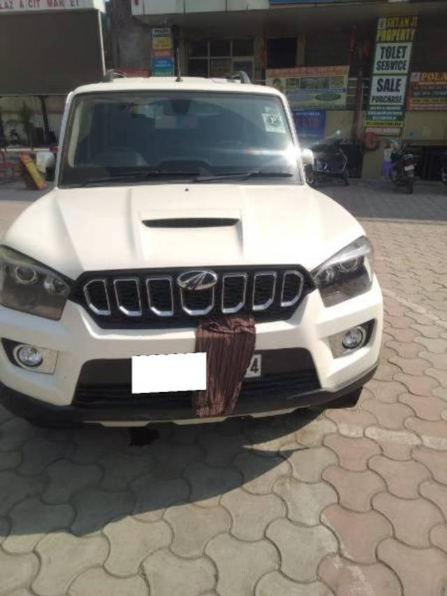 https://images10.gaadi.com/usedcar_image/3663678/original/processed_ab7e88cc-83de-4fe6-a489-1f74b8ff1901.jpg?imwidth=6402