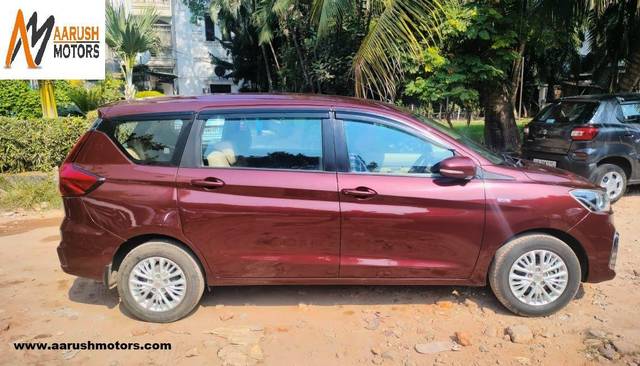 https://images10.gaadi.com/usedcar_image/3663706/original/processed_img2911369__usedcar_whatsappimage2023_12_02at124211pm_1__2911369_1701511531.jpg?imwidth=6401