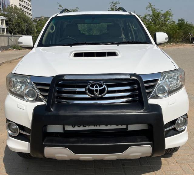 https://images10.gaadi.com/usedcar_image/3663716/original/img2911374__usedcar_1_2911374_1699514820.jpg?imwidth=6400