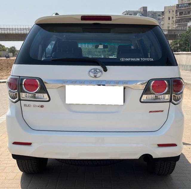 https://images10.gaadi.com/usedcar_image/3663716/original/processed_img2911374__usedcar_18_2911374_1699514830.jpg?imwidth=6402