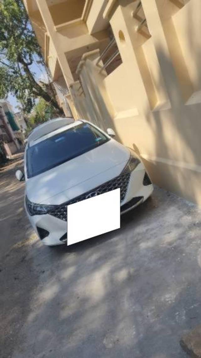 https://images10.gaadi.com/usedcar_image/3663735/original/processed_bd96a704-5c9b-46b5-a0e5-19d86b047f50.jpg?imwidth=6401