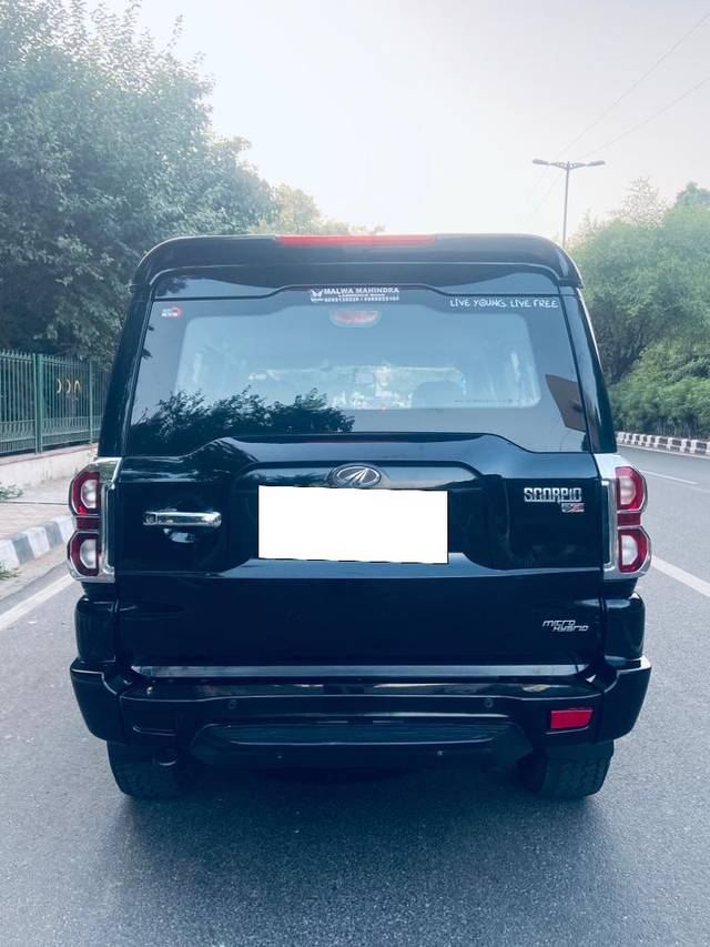 https://images10.gaadi.com/usedcar_image/3663742/original/processed_img2911391__used_car_2911391_1699515171.jpg?imwidth=6402