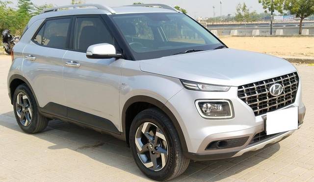 https://images10.gaadi.com/usedcar_image/3664049/original/processed_img2911663__usedcar_2_11461699515832_1699515845.jpg?imwidth=6400