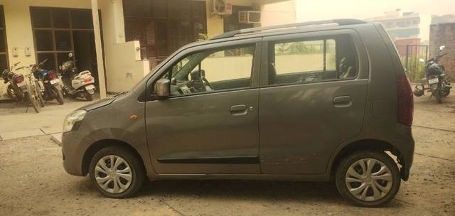 https://images10.gaadi.com/usedcar_image/3664118/original/02__VCC_IMG_1698910105421_1812910_95_1698910518.jpg?imwidth=6402