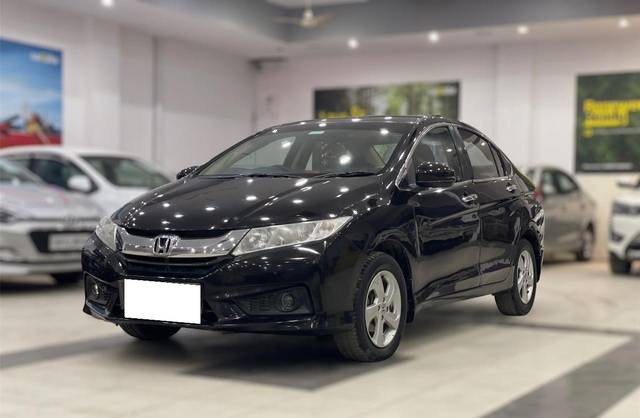 https://images10.gaadi.com/usedcar_image/3664133/original/processed_img2911711__used_car_2911711_1699518937.jpg?imwidth=6402