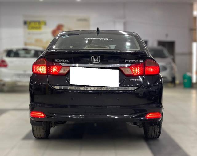 https://images10.gaadi.com/usedcar_image/3664133/original/processed_img2911711__used_car_2911711_1699518939.jpg?imwidth=6401
