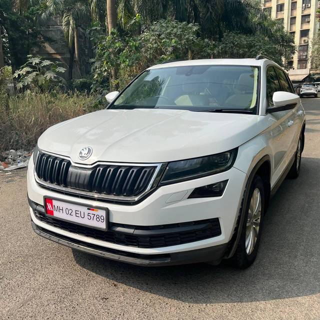 https://images10.gaadi.com/usedcar_image/3664141/original/processed_d9c7f8fc381ede2c4340863031de29db.jpeg?imwidth=6402