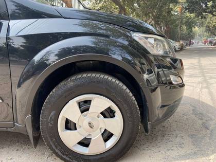 Mahindra XUV500 AT W6 2WD Mahindra XUV500 AT W6 2WD