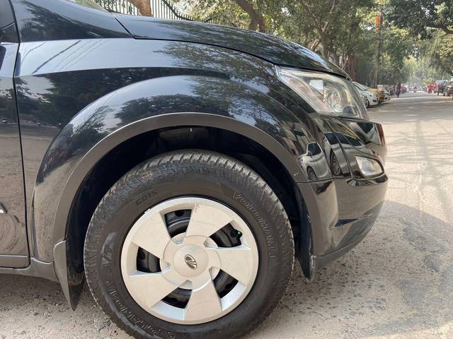 https://images10.gaadi.com/usedcar_image/3664211/original/processed_img2911750__used_car_2911750_1699521632.jpg?imwidth=6401