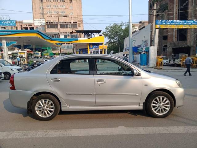 https://images10.gaadi.com/usedcar_image/3664269/original/processed_img2911782__used_car_2911782_1699523079.jpg?imwidth=6401