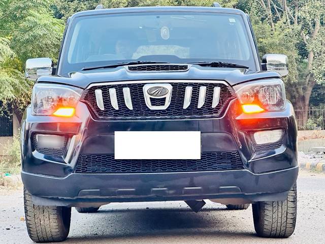 https://images10.gaadi.com/usedcar_image/3664340/original/processed_img2911819__used_car_2911819_1699525198.jpg?imwidth=6402