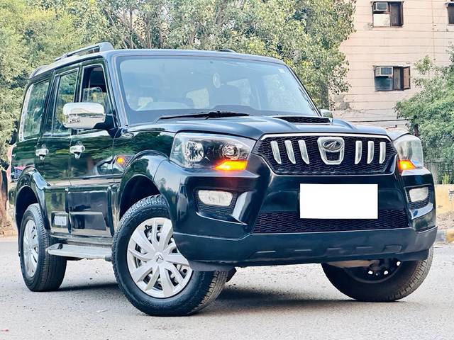https://images10.gaadi.com/usedcar_image/3664340/original/processed_img2911819__used_car_2911819_1699525204.jpg?imwidth=6400