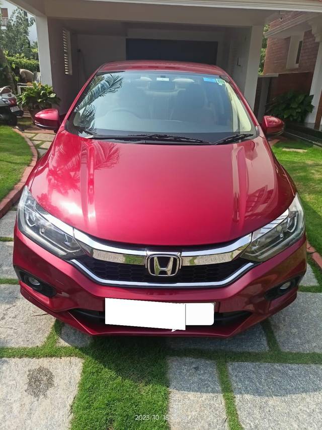https://images10.gaadi.com/usedcar_image/3664362/original/processed_img2911835__used_car_2911835_1699525871.jpg?imwidth=6400