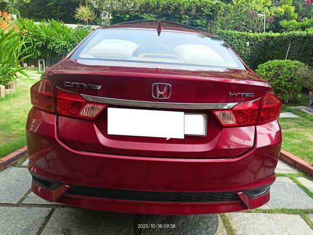 https://images10.gaadi.com/usedcar_image/3664362/original/processed_img2911835__used_car_2911835_1699525883.jpg?imwidth=6401