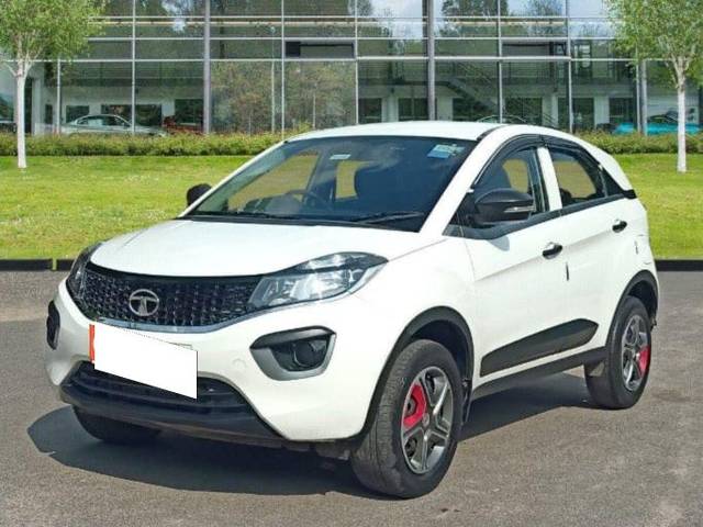 https://images10.gaadi.com/usedcar_image/3664372/original/processed_img2911842__usedcar_whatsappimage2023_11_09at35653pm_2__78131699525945_1699525973.jpeg?imwidth=6400