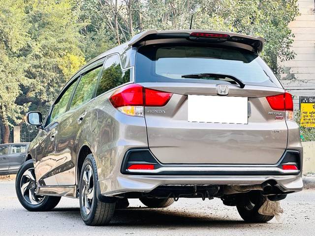 https://images10.gaadi.com/usedcar_image/3664400/original/processed_img2911858__used_car_2911858_1699526967.jpg?imwidth=6401