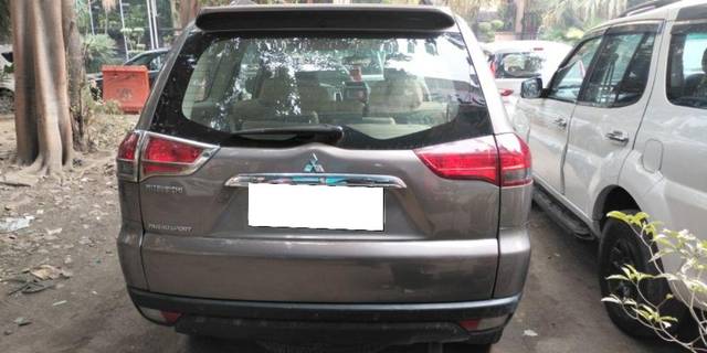 https://images10.gaadi.com/usedcar_image/3664411/original/processed_03__VCC_IMG_1704267581128_1843455_4_1704268618.jpg?imwidth=6401