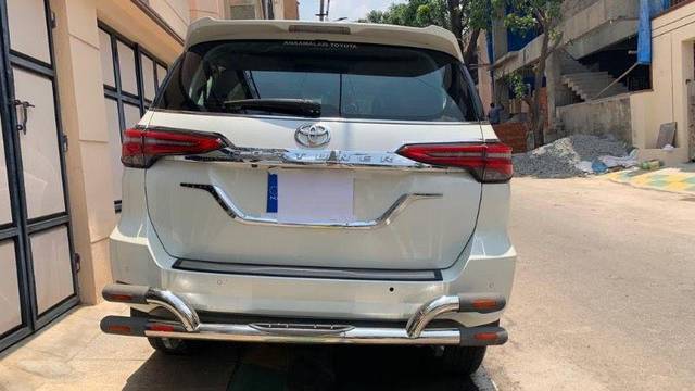 https://images10.gaadi.com/usedcar_image/3664528/original/processed_7fadd3cb-e8ca-4fd3-9cd0-1f097148bc0e.jpeg?imwidth=6401