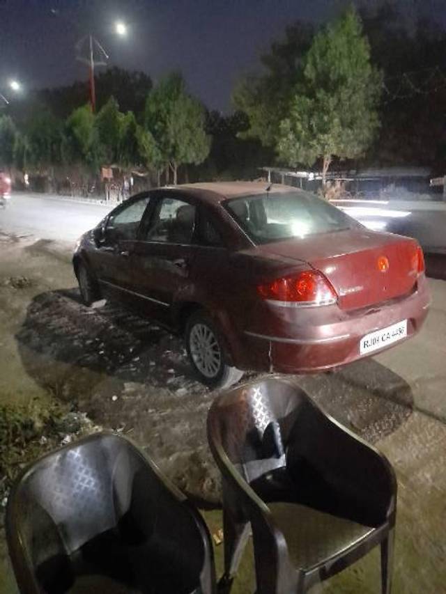 https://images10.gaadi.com/usedcar_image/3664667/original/processed_7c267f14-b1ae-4151-90f7-759f23ca43de.jpg?imwidth=6401