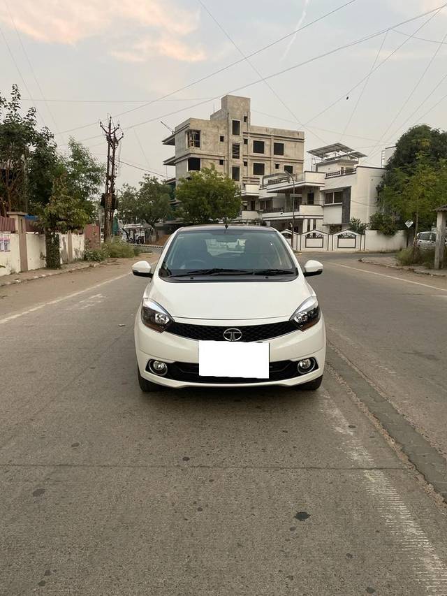 https://images10.gaadi.com/usedcar_image/3664904/original/processed_img2912125__used_car_2912125_1699541957.jpg?imwidth=6400