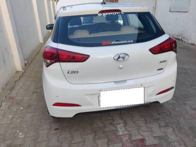https://images10.gaadi.com/usedcar_image/3664933/original/processed_c177826a-d9c1-457f-8299-56afdaecb7d9.jpg?imwidth=6402