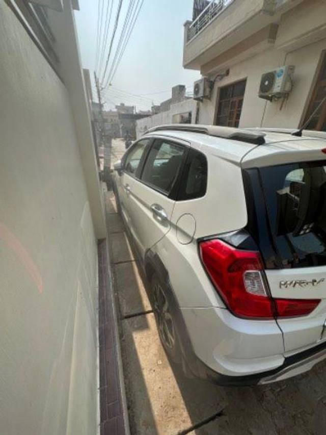 https://images10.gaadi.com/usedcar_image/3664988/original/processed_a5088b11-ad7e-4e0a-9641-33ba6b51e7f5.jpeg?imwidth=6401