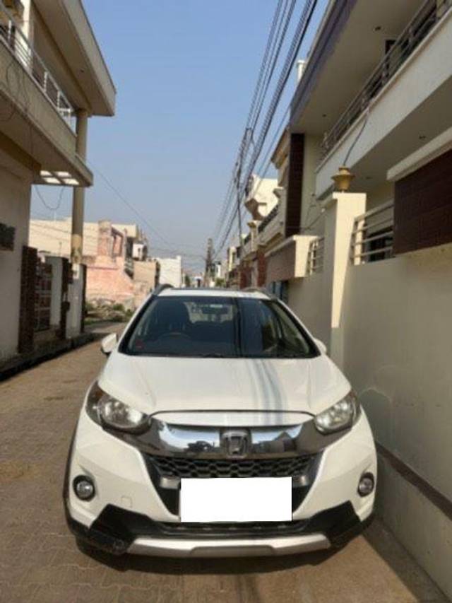https://images10.gaadi.com/usedcar_image/3664988/original/processed_ddfe2637-8473-40a9-a9bd-17a42ca5b2b6.jpeg?imwidth=6400