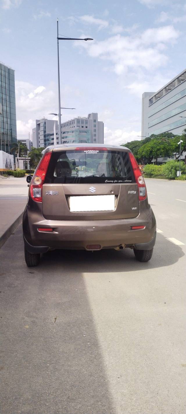 https://images10.gaadi.com/usedcar_image/3664993/original/processed_img2912143__used_car_2912143_1699545877.jpg?imwidth=6401