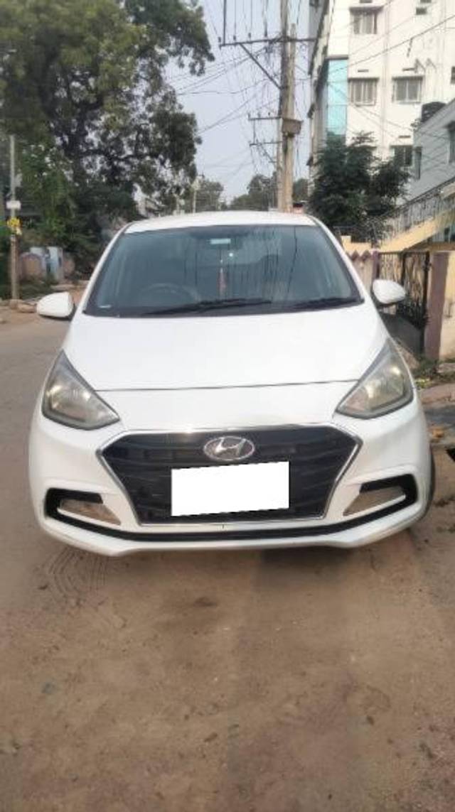 https://images10.gaadi.com/usedcar_image/3665011/original/processed_8013ef92-c9d5-4981-8416-5a837dfb3c3a.jpg?imwidth=6400