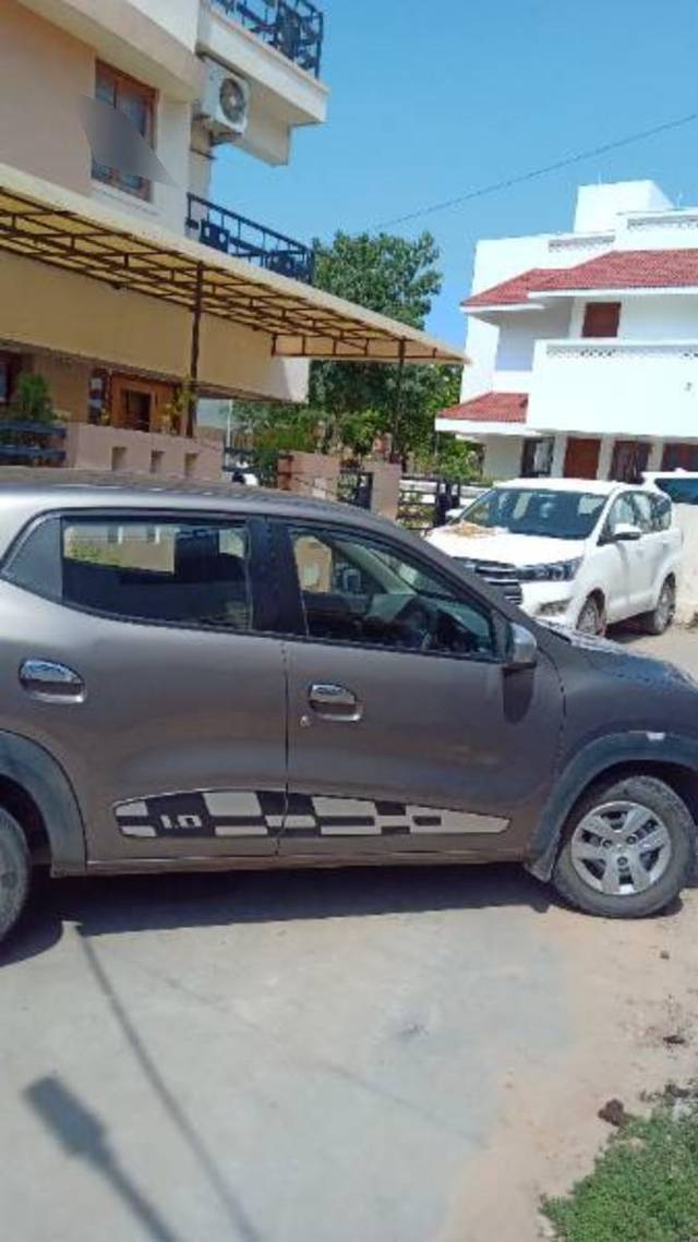 https://images10.gaadi.com/usedcar_image/3665304/original/processed_b52fdf4d-5e81-454c-a305-ab6a54ab4df0.jpeg?imwidth=6401