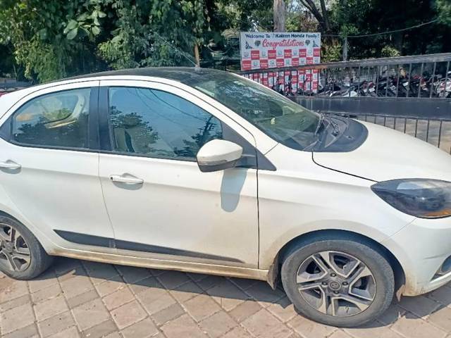 https://images10.gaadi.com/usedcar_image/3665335/original/processed_1b4246b6-5403-458f-abe5-8672682c893a.jpg?imwidth=6401