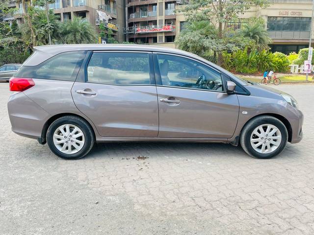 https://images10.gaadi.com/usedcar_image/3665382/original/processed_img2912214__used_car_2912214_1699590455.jpg?imwidth=6401