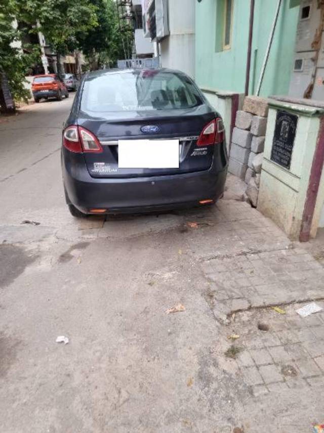 https://images10.gaadi.com/usedcar_image/3665494/original/processed_becc33ca-247b-4747-875c-76cd614fcfc6.jpg?imwidth=6401