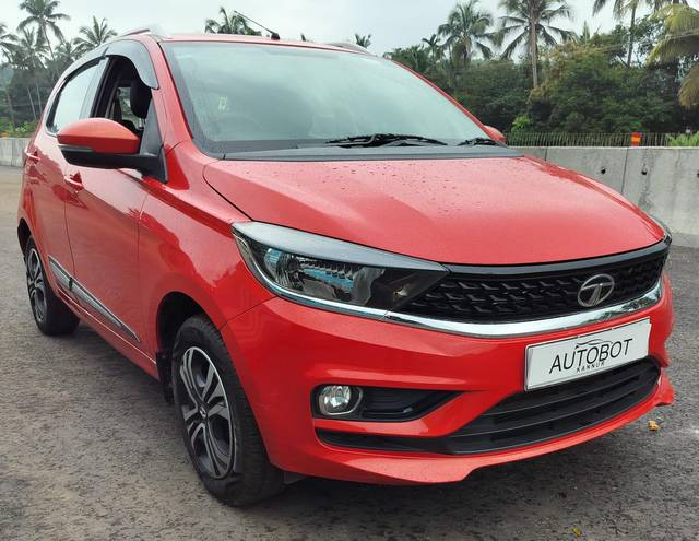 https://images10.gaadi.com/usedcar_image/3665574/original/589924__front_right_view-20231110122520.jpeg?imwidth=6400