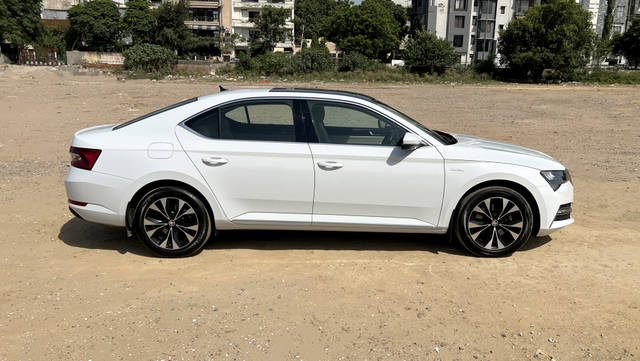https://images10.gaadi.com/usedcar_image/3665603/original/img2912297__used_car_2912297_1699600700.JPG?imwidth=6401