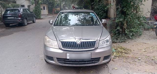 https://images10.gaadi.com/usedcar_image/3665623/original/03__VCC_1813224_94_1698992958.jpg?imwidth=6400