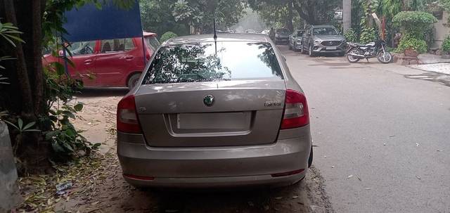 https://images10.gaadi.com/usedcar_image/3665623/original/03__VCC_1813224_96_1698993006.jpg?imwidth=6402